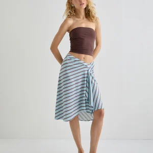 Jupe midi Esmeray à rayures diagonales bleu clair