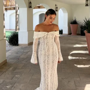 Robe Épaule Dénudée Longues Manches Dentelle Unique
